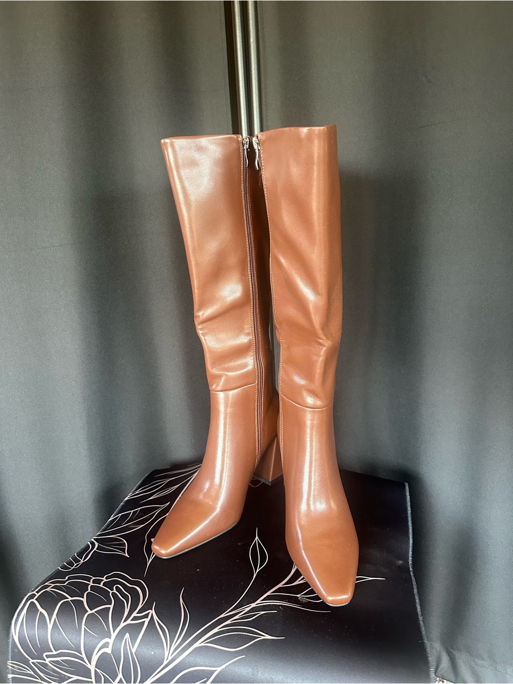 NWT Meolee Brown Knee High Chunky Heel Boots Size 8